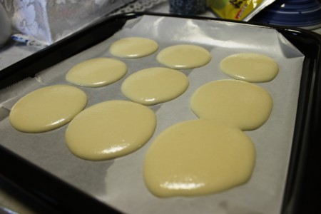 ぐにぐにっとしぼる! 絞り袋でムニュッと。